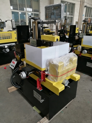 Máquina EDM de corte de alambre CNC súper económica Dk7732 con servicio postventa