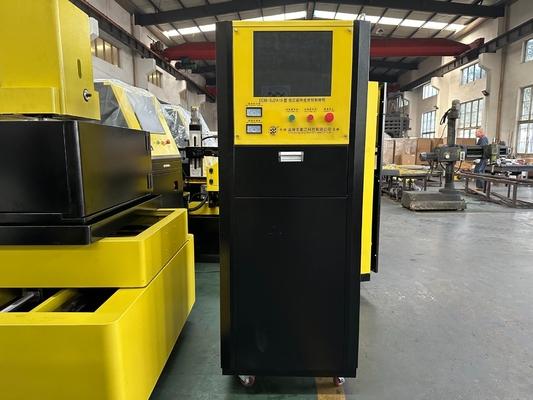 Máquina EDM de corte de alambre CNC súper económica Dk7732 con servicio postventa