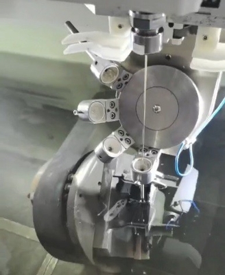 Múltiple eje CNC EDM Perforación de agujeros pequeños Sjd706 Uso avanzado del proceso de perforación de metal