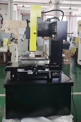 Perforación de agujeros de metal EDM 703c con control lineal y personalización de servoacción en eje Z