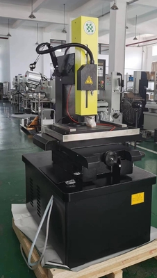 Perforación de agujeros de metal EDM 703c con control lineal y personalización de servoacción en eje Z