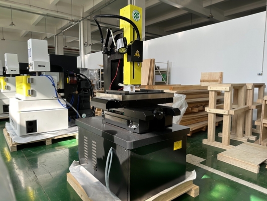 Máquina EDM de perforación de agujeros pequeños de alta precisión 703SA para metal