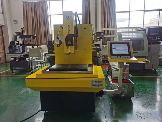 Máquina de perforación EDM para agujeros pequeños multi Aix CNC 704WL