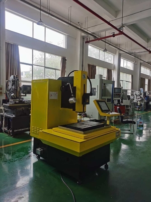 Máquina de perforación EDM para agujeros pequeños multi Aix CNC 704WL