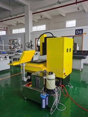 Máquina de perforación EDM para agujeros pequeños multi Aix CNC 704WL