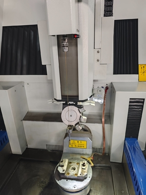 SJD706 Máquina de perforación de agujeros pequeños CNC EDM de seis ejes de alta precisión para agujeros de enfriamiento de película de la lámina de la turbina