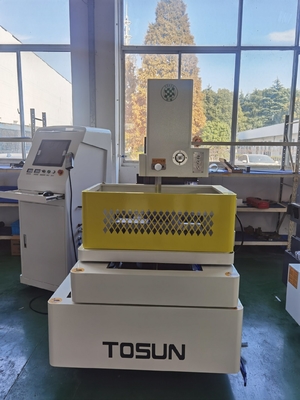 Máquina EDM de corte de alambre D400 de alta velocidad con corte por tapón dentro de herramientas CNC de corte de metales