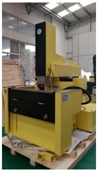 Espejo Máquina de hundimiento a presión CNC EDM 550h con Ra 0,2 μm