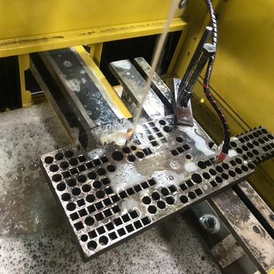 Máquina de corte de alambre de molibdeno de mediana gama para corte de precisión