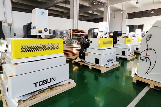 Máquina de fresado vertical automática Vmc650 CNC con sistema de control Fanuc