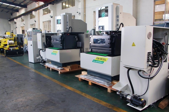 Centro de mecanizado vertical CNC de alta precisión Vmc855 con control de bucle semicerrado