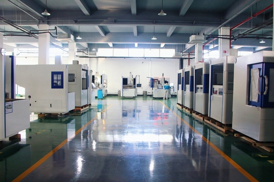 Centro de mecanizado vertical CNC de alta precisión Vmc855 con control de bucle semicerrado