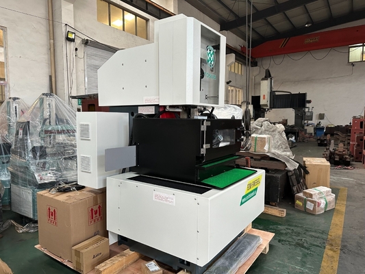 Máquina de precisión de inmersión CNC de corte de alambre de latón EDM Swe85SL