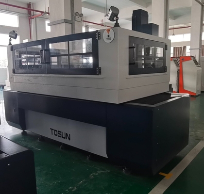 Máquina EDM de corte de alambre CNC de gran recorrido con gran conexión Dk77120 para corte de metales de precisión
