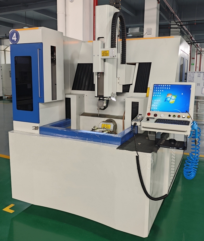 SJD706 Máquina de perforación de agujeros pequeños CNC EDM de seis ejes de alta precisión para agujeros de enfriamiento de película de la lámina de la turbina